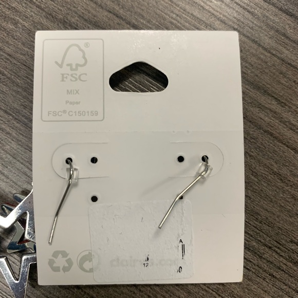 Claires Patriotic 4th July Red White Blue Stars Dangle Pierced Earrings - Picture 3 of 3